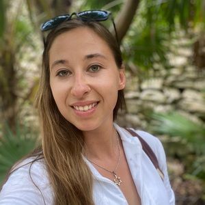 Meet your Posher, Kayc